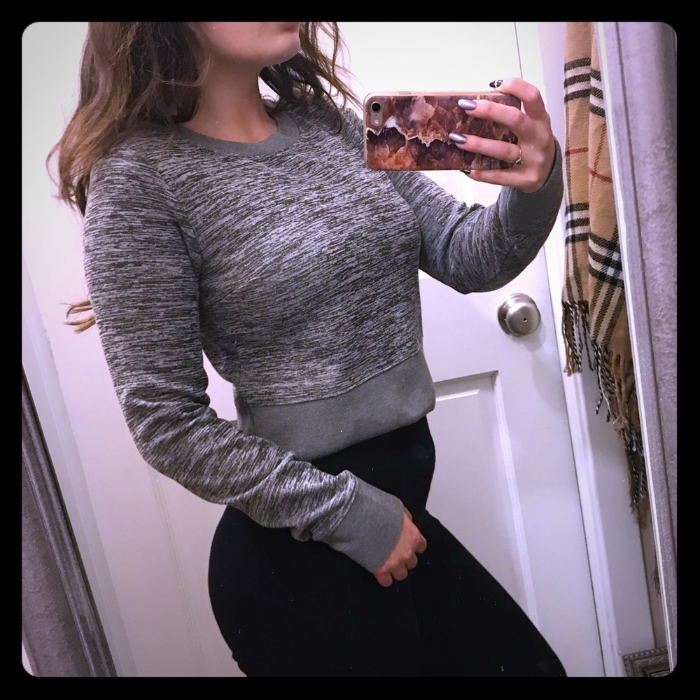 Black and gray pullover💜